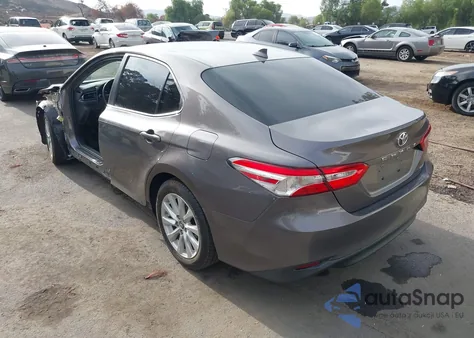 2019 Toyota Camry Le z USA, uszkodzony, nr VIN 4T1B11HKXKU244585